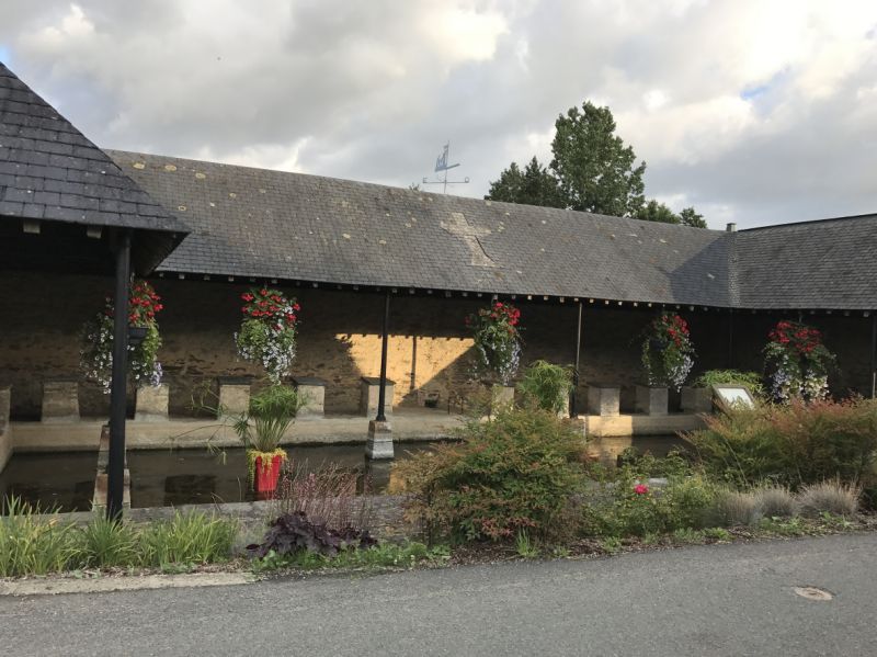 big_crbst_lavoir_20de_20m_C3_A9nil_20mayenne_20pays_20de_20ch_C3_A2teau_20gontier