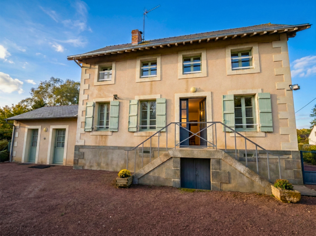 Maison éclusière du Camping du Bac de Ménil, gîte jusqu’à 8 personnes en bord de Mayenne