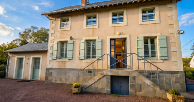 La maison éclusière du Camping du Bac